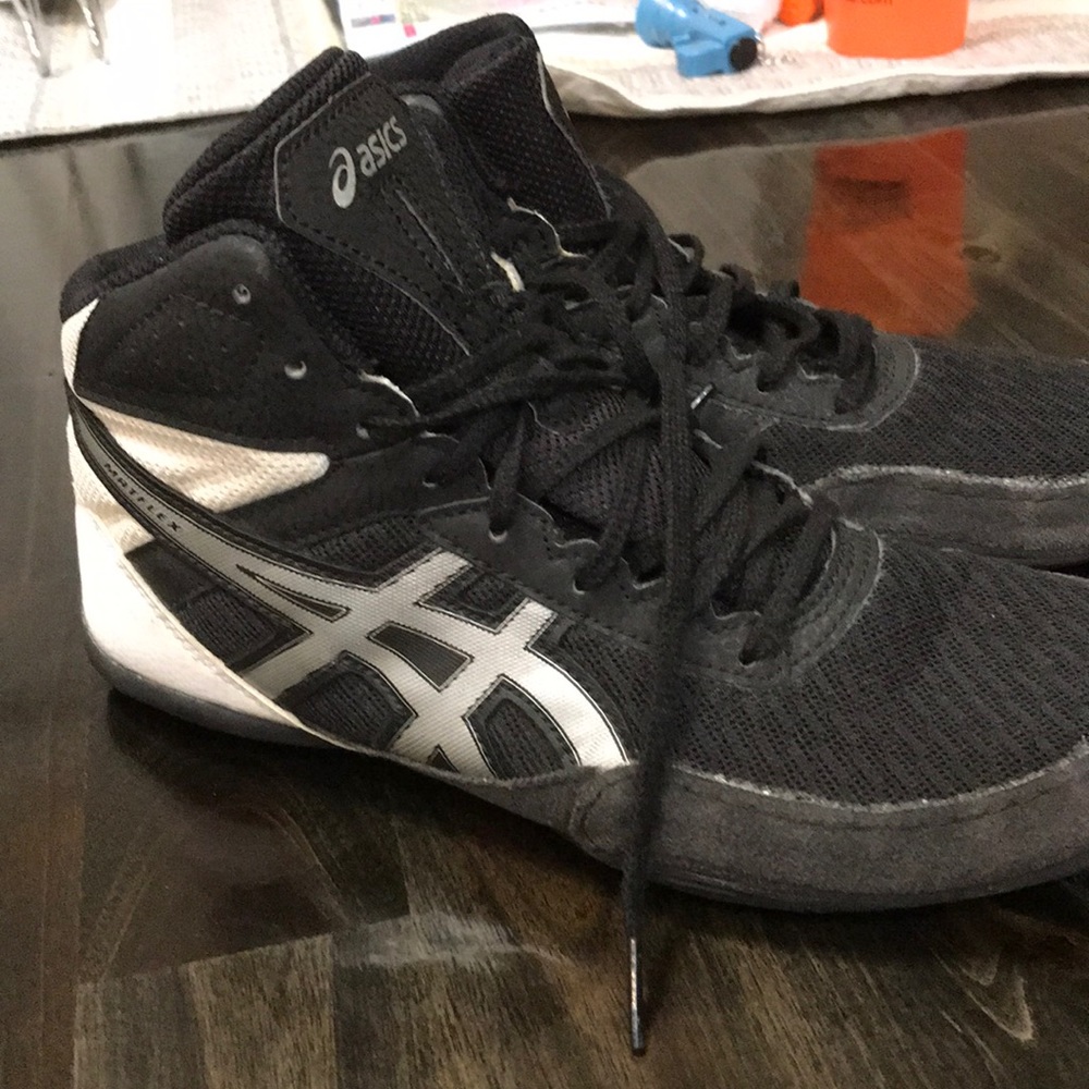 Wrestling shoes